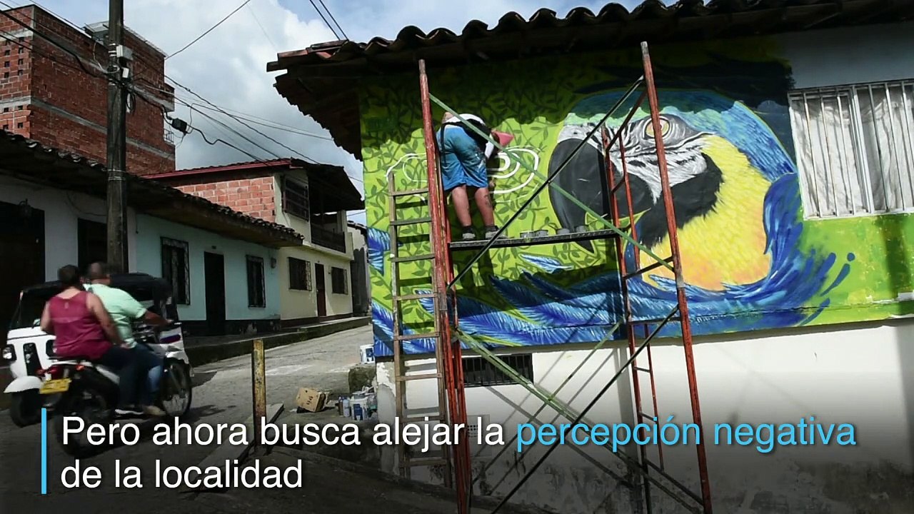 Murales por la Paz se adueñan de muros de colombiana San Carlos