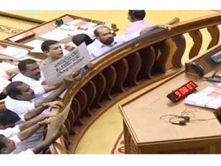 നിയമസഭയില്‍ പ്രതിപക്ഷ ബഹളം | Oneindia Malayalam