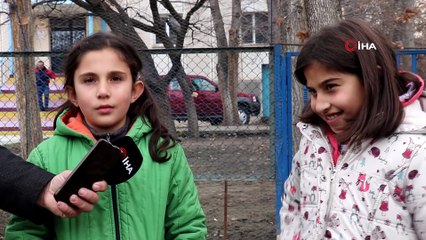 Minik dostlar minik ellere emanet