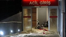 Sağanak Yağışın Vurduğu Edirne'de Hastaneyi Su Bastı, Minibüsler Yan Yattı