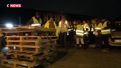 Gilets jaunes : le mouvement se radicalise