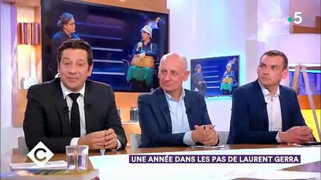 Laurent Gerra se déguise en pêcheur en imitant François Hollande, et ça ne plait pas du tout à l'ancien Président ! Regardez