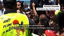 Annick Girardin à La Réunion s'exprime devant les habitants et dit comprendre leur souffrance