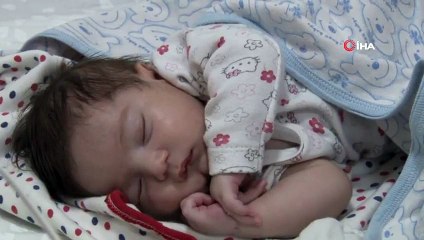 Belinde 7 Santimlik Fıtıkla Doğan Bebek 3 Saatlik Operasyon Geçirdi