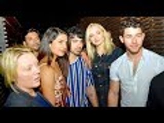 Télécharger la video: Priyanka Chopra & Nick Jonas PARTY With Joe Jonas, Sophie Turner In Mumbai