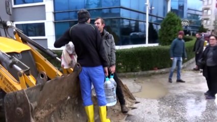 Sağanak etkili oldu - Evlerinde mahsur kalan vatandaşlar - EDİRNE