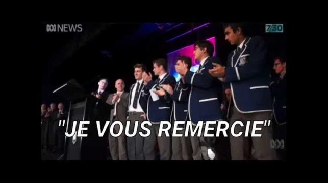 Il fait son coming out devant les étudiant de son lycée catholique et reçoit une standing ovation
