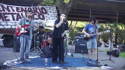 Aguará Guazú en vivo centenario metallico.