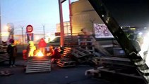 Les Gilets jaunes bloquent le dépôt pétrolier de Portes-lès-Valence depuis mardi soir
