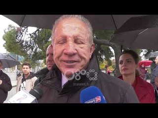 Ora News - Pacolli dhe qytetarë të tjerë nga Kosova në festimet e Vlorës