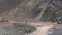 Toprak Kayması - Kapanan Yol Kısmen Ulaşıma Açıldı - Kırklareli