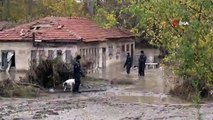 Edirne'de selde kaybolduğu iddia edilen yaşlı adamı 'balık adam'lar arıyor