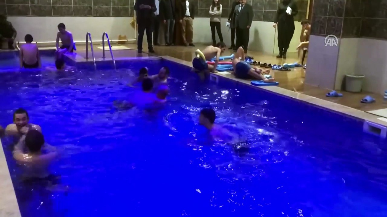 Engelli çocukların havuz ve hamam keyfi - DÜZCE