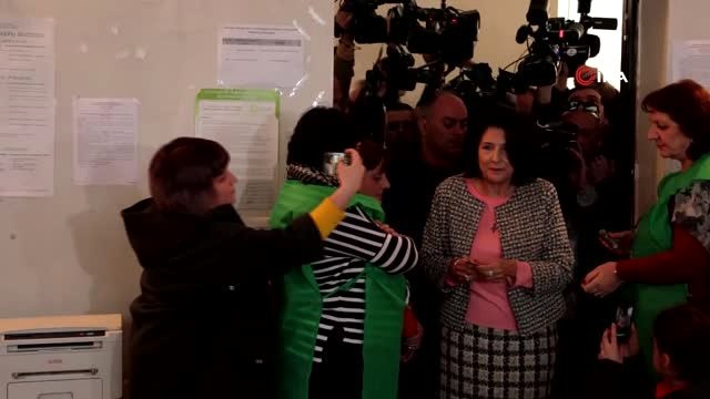 Gürcistan'da Halk Cumhurbaşkanını Seçmek İçin Sandık Başında