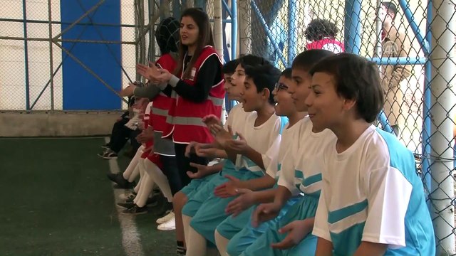 Suriyeli çocukların yüzü Kızılay gönüllüleri ile güldü - ELAZIĞ