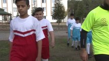 Suriyeli Çocukların Yüzü Kızılay Gönüllüleri ile Güldü