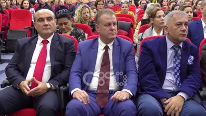 Ora News - Pacolli dhe qytetarë të tjerë nga Kosova në festimet e Vlorës