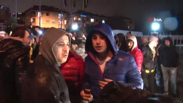 Fenerbahçeli Taraftarlar Ersun Yanal İçin Toplandı