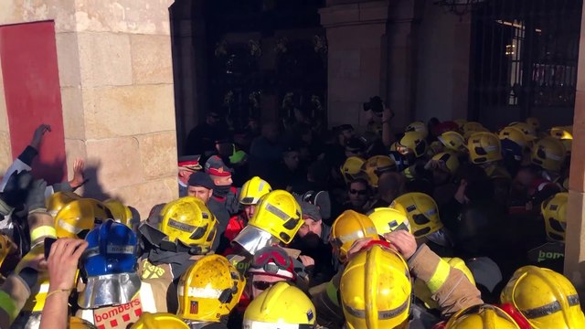 Tensión a las puertas del Parlament catalán
