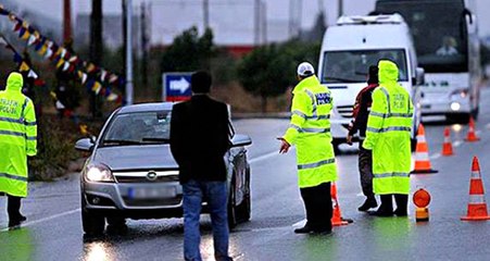 Polis, 33 Bin TL Para Cezası Kestiği 3 Sürücüye Baklava İkram Etti