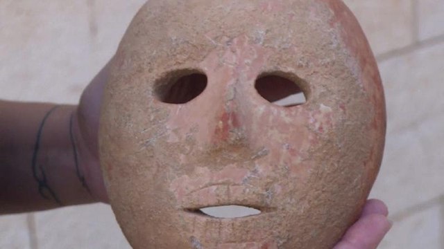 Маска, которой 9 тысяч лет