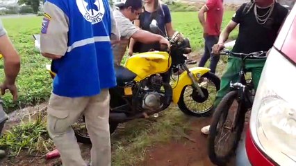 Download Video: Dois ficam feridos em queda de moto na rodovia PRc-467