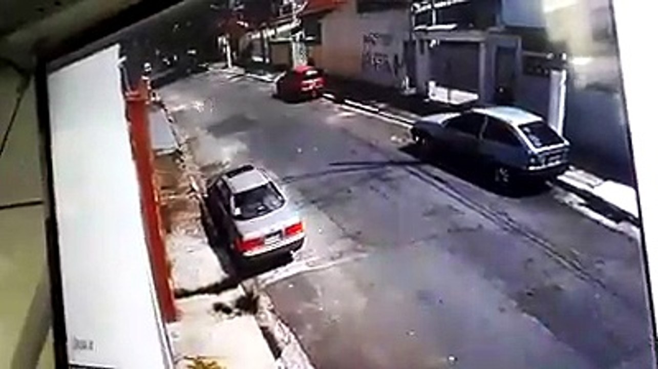 Assaltante é atropelado ao tentar assaltar motoristas