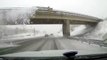 Il se fait éclater le pare-brise par un chasse neige en passant sous un pont