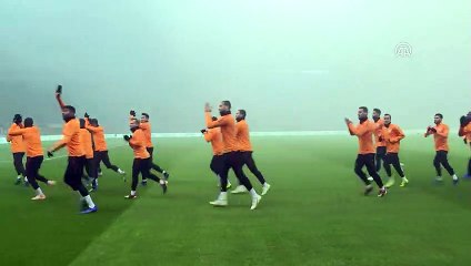 Galatasaray, derbi maç öncesi taraftara açık antrenman yaptı (2) - İSTANBUL