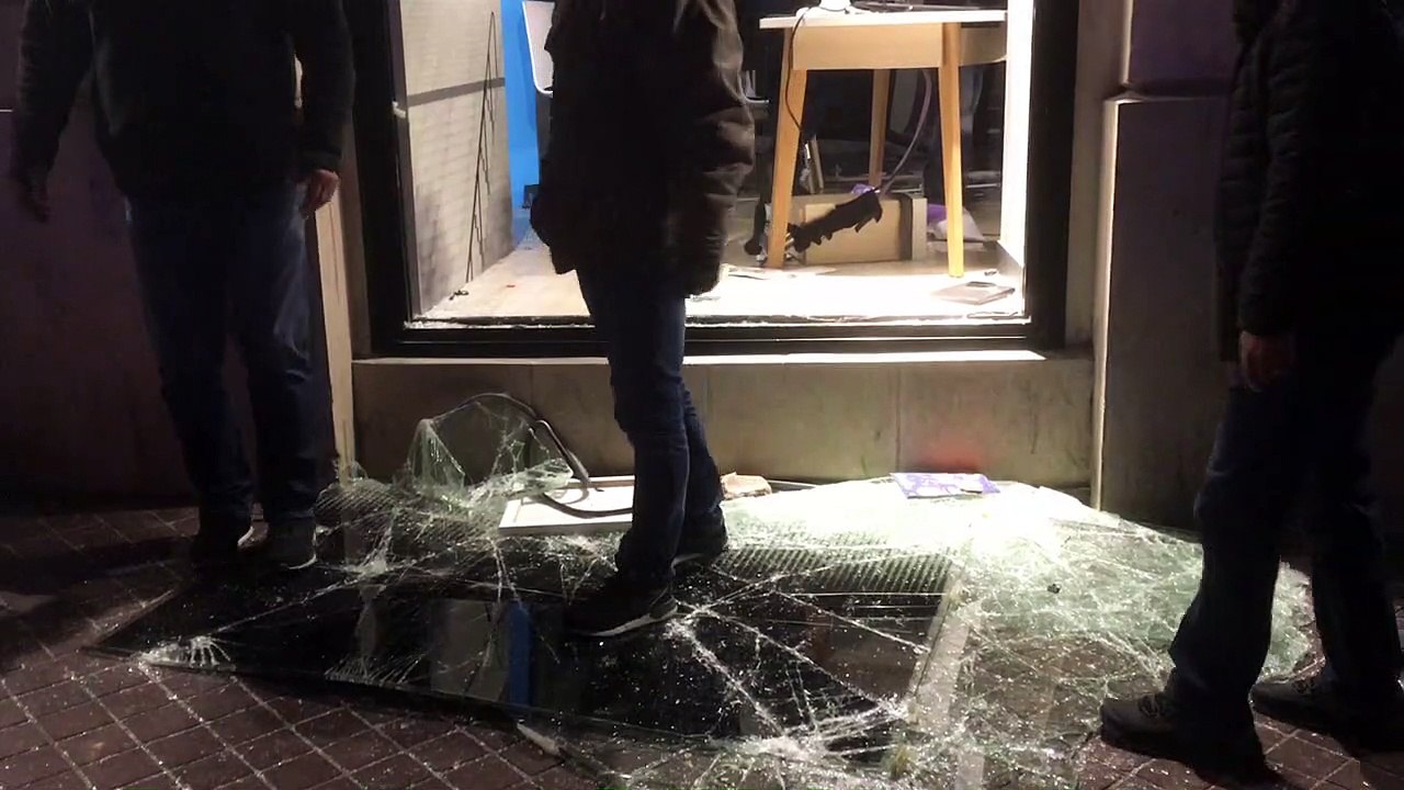 Vidéo - Marseille : la boutique Orange vandalisée sur la Canebière