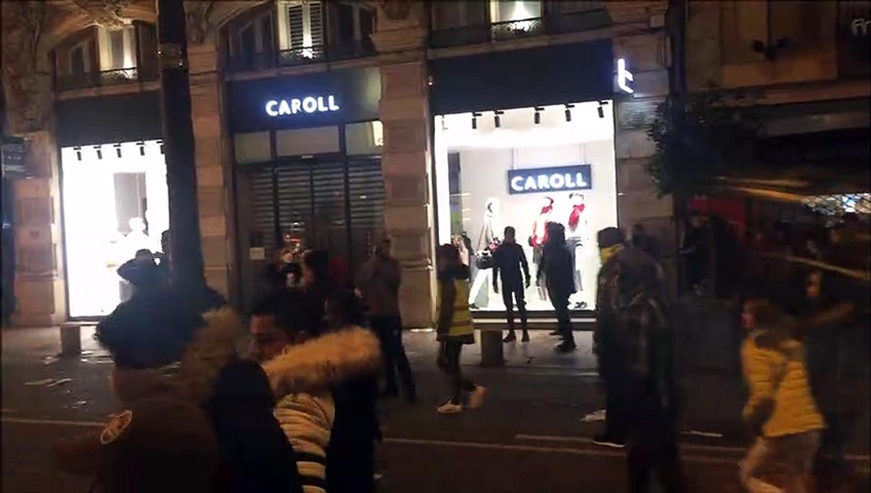 Jeunes casseurs dans le centre-ville