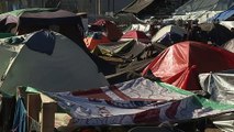 Migrantes enfrentan duras condiciones en Tijuana