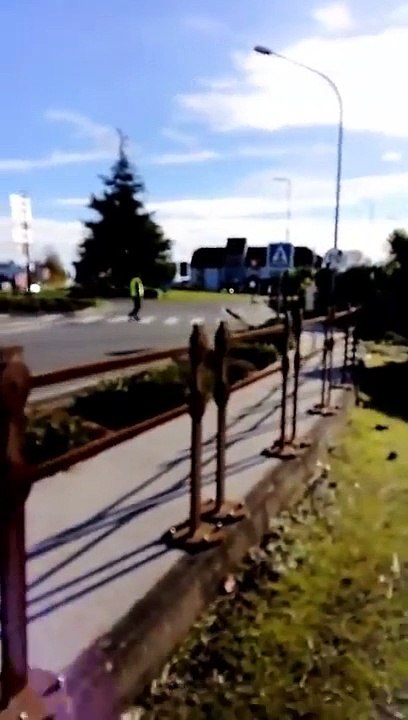 Gilets jaunes : l'énorme fou rire communicatif de l'épouse d'un gilet jaune qui cartonne sur le net !