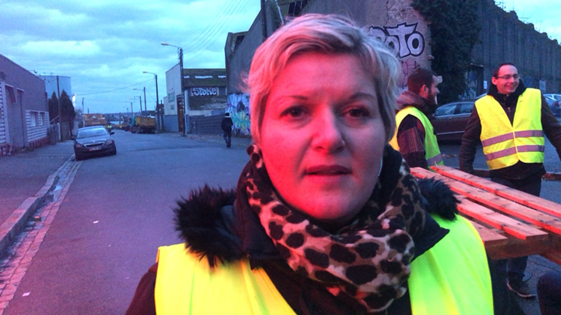 Gilets jaunes: blocage du dépôt pétrolier de Lorient - Vidéo Dailymotion