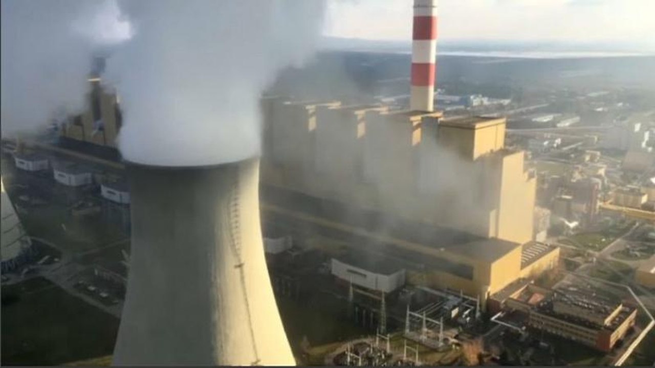 Greenpeace stages chimney top protest at Polish coal power plant