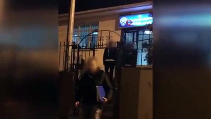 Eski Başbakanlardan Prof. Dr.  Necmettin Erbakan'ın ağabeyini kendini polis olarak tanıtarak dolandıran Suriyeli şahıs polis tarafından yakalandı.