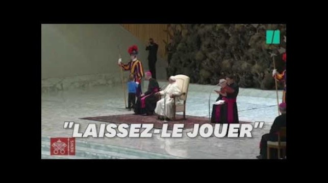 Le pape François interrompu pendant son audience par un petit garçon