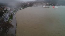 İstanbul'da Aşırı Yağışlar Sonrası Boğaza Çamur Aktı. Tarabya Sahil Çamurla Kaplandı.