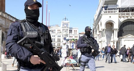 İtalya'nın Fiuggi Kentinde Akli Dengesi Bozuk Saldırgan, 20 Öğrenciyi Rehin Aldı