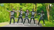 Group Dance On Railway Station In Howrah