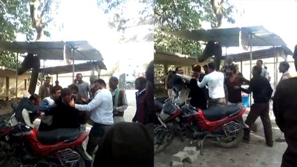 पकौड़ी बेचने वाले को लेकर भिड़े वकील, चीख-चिल्लाहट से गूंज उठी तहसील, वीडियो