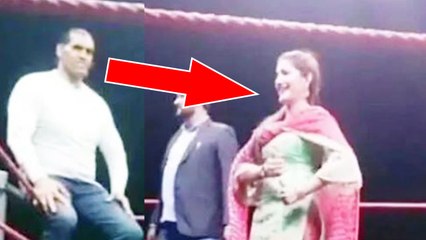 Sapna Choudhary को टकटकी लगाए देखता रह गया Khali | FilmiBeat