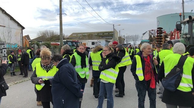 Le bLocage du dépôt pétrolier se poursuit à Lorient