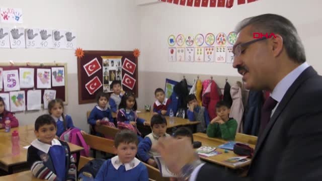 Tokat Turhal Belediyesi Öğrencilere Lale Soğanı Dağıttı