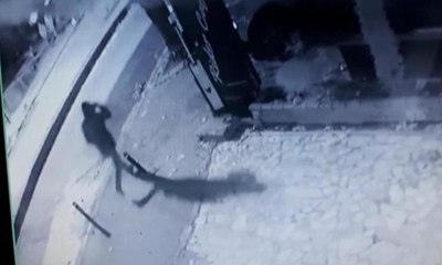 Kadıköy'de muhtarlığa saldırı güvenlik kamerasında