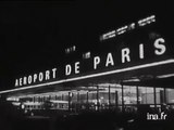 Johnny Hallyday arrive à l'aéroport d'Orly - RTF (15.10.1963) : Remontez dans le temps avec l'arrivée de Johnny Hallyday à l'aéroport d'Orly en 1963, une époque légendaire du rock français !