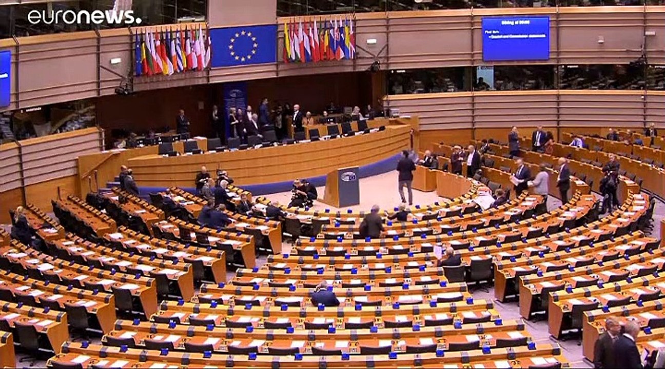 May im Kreuzfeuer: Brexit-Debatten in London und Brüssel