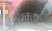 Maden ocağında çalışan işçiler ocaktan çıkmıyor