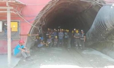 Maden ocağında çalışan işçiler ocaktan çıkmıyor