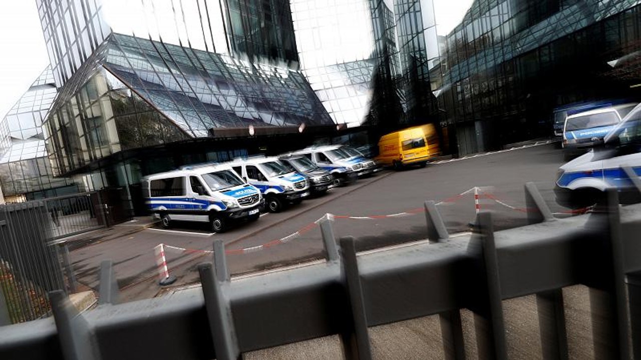 Verdacht auf geldwäsche: durchsuchungen bei der deutschen bank